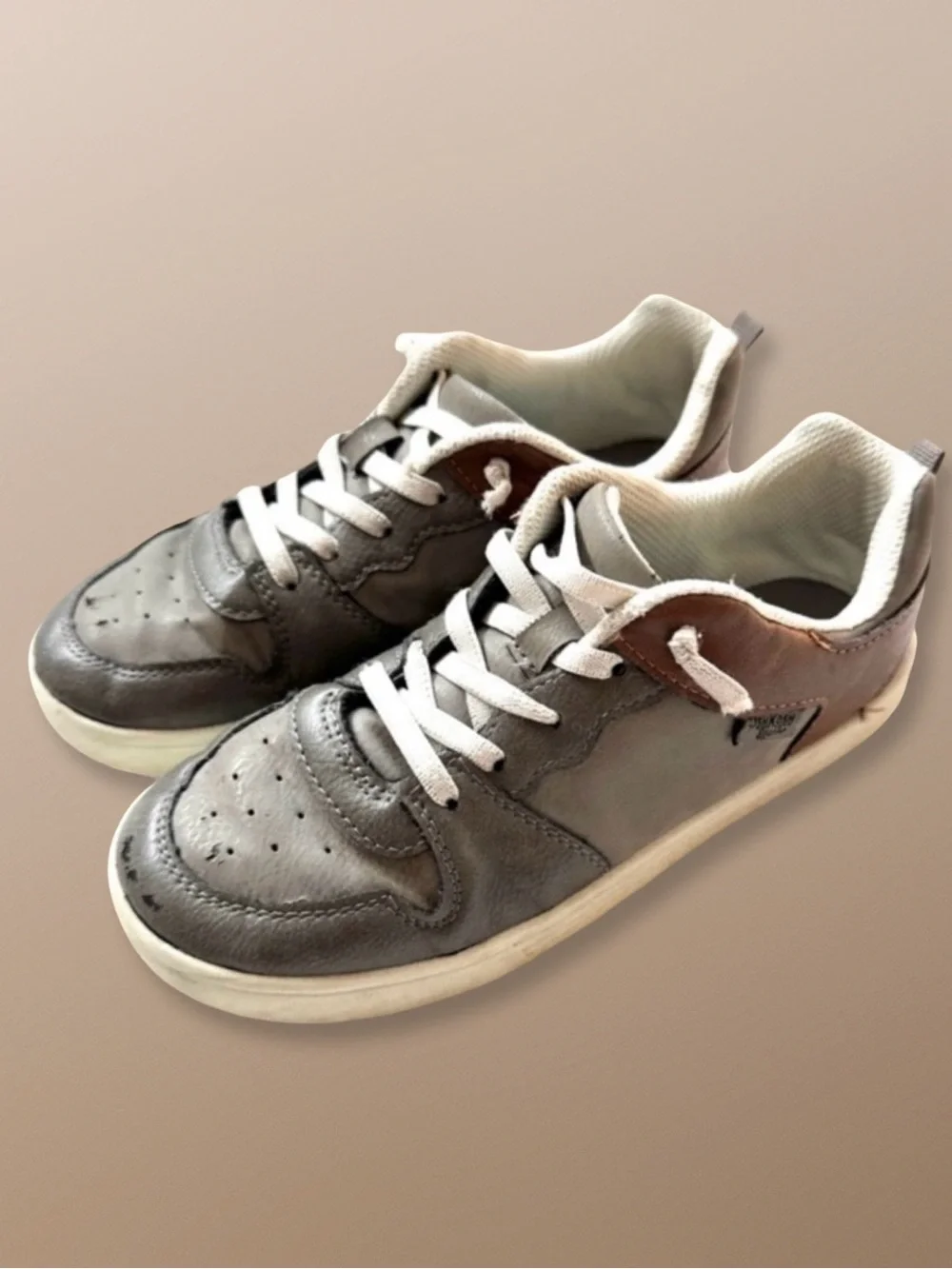 ⭐️ 5 for $25 OshKosh B’Gosh Brown & Gray Boys Sneakers Size 2